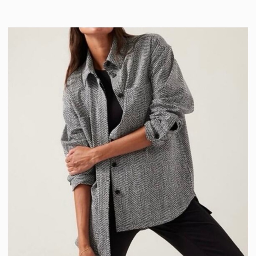 Athleta Gray Herringbone Button-Down Shirt